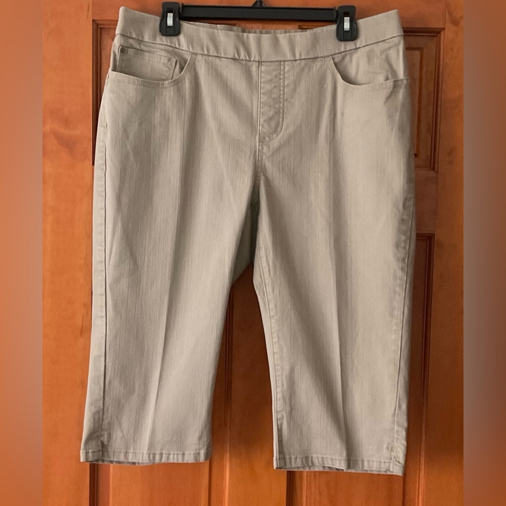 Lee Style Up Capri Pull On Stretch Jeans